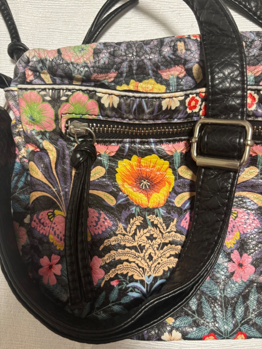 Bueno of California Watercolor Floral Shoulder Crossbody Bag Black - Picture 10 of 10